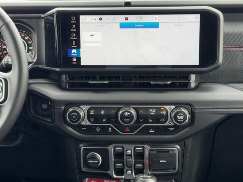 Used 2025 Jeep Wrangler Unlimited Rubicon w/ Convenience Group AWD/4WD image 13