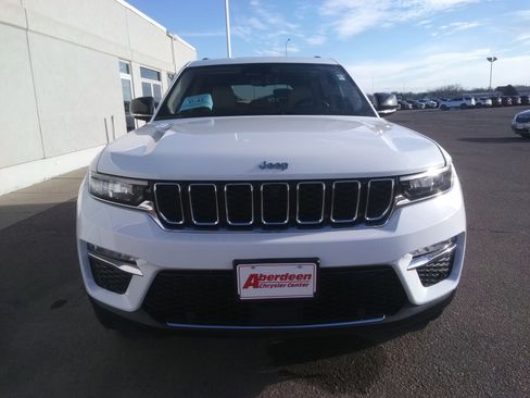 Used 2022 Jeep Grand Cherokee Limited w/ Luxury Tech Group II image 3