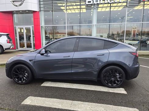 Used 2020 Tesla Model Y Long Range image 11
