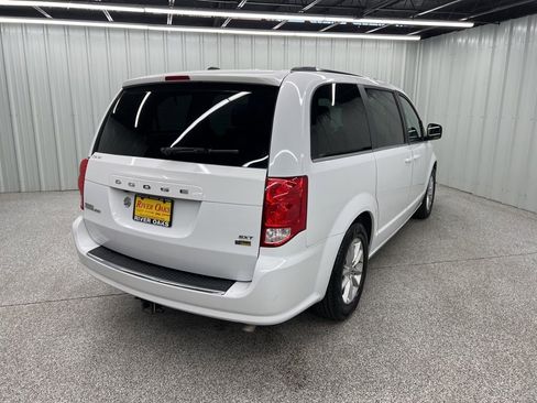 Used 2019 Dodge Grand Caravan SXT image 6