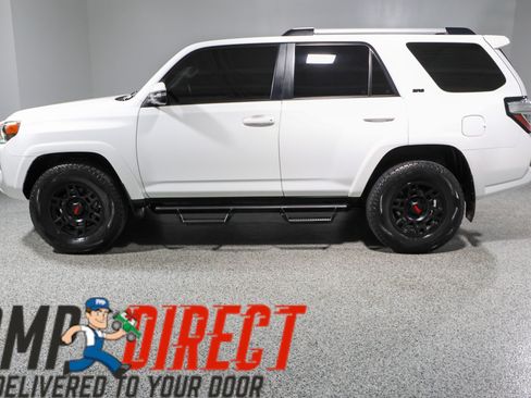 Used 2021 Toyota 4Runner SR5 Premium w/ Moonroof Package AWD/4WD image 10