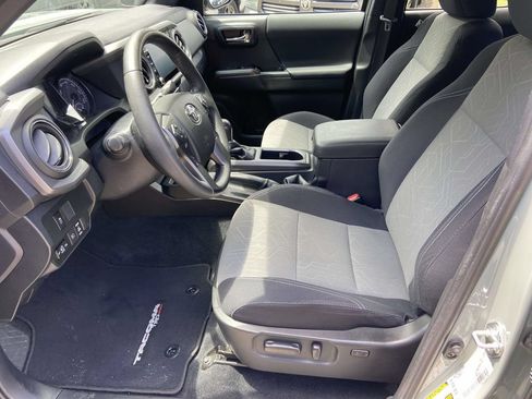 Used 2022 Toyota Tacoma TRD Sport w/ Technology Package RWD image 18