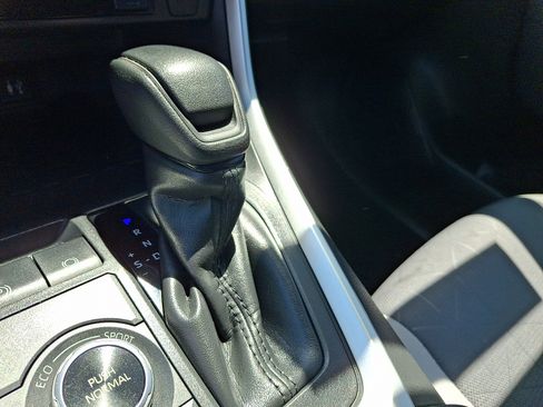 Used 2019 Toyota RAV4 XLE w/ Convenience Package AWD/4WD image 16