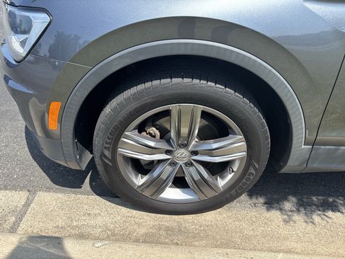 Used 2020 Volkswagen Tiguan SEL FWD image 31
