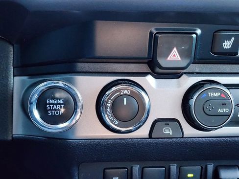 Used 2019 Toyota Tacoma Limited image 26