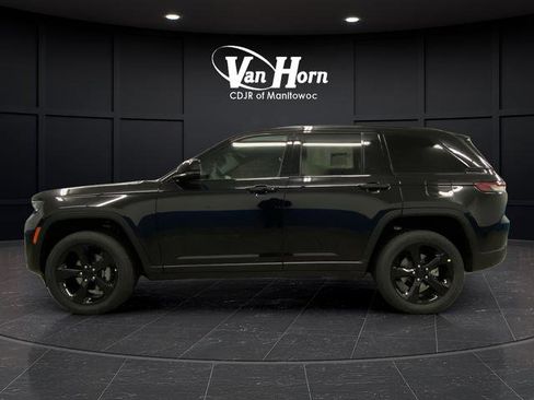 New 2025 Jeep Grand Cherokee Altitude image 12