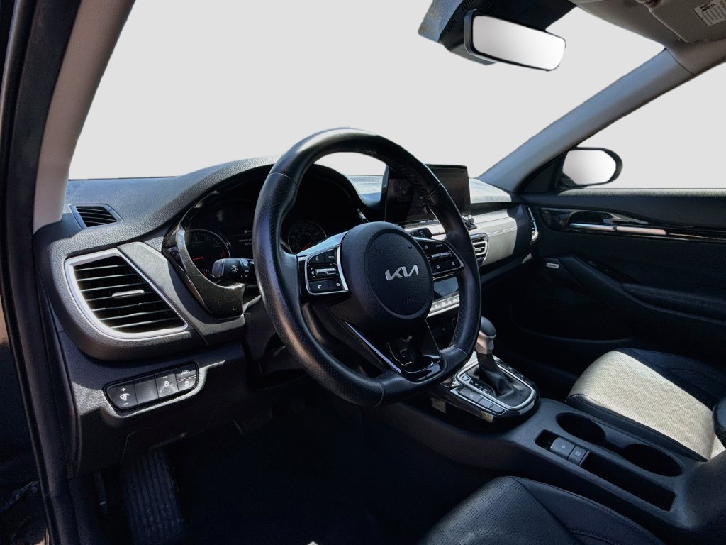 Used 2023 Kia Seltos SX w/ SX Sunroof Package AWD/4WD image 12