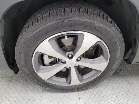 Used 2021 Jeep Cherokee Limited image 31