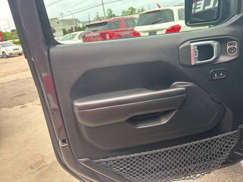 Used 2018 Jeep Wrangler Unlimited Sport S AWD/4WD image 18