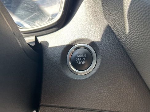 Used 2025 Toyota Corolla SE image 24