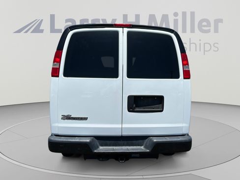 Used 2017 Chevrolet Express 2500 RWD image 4