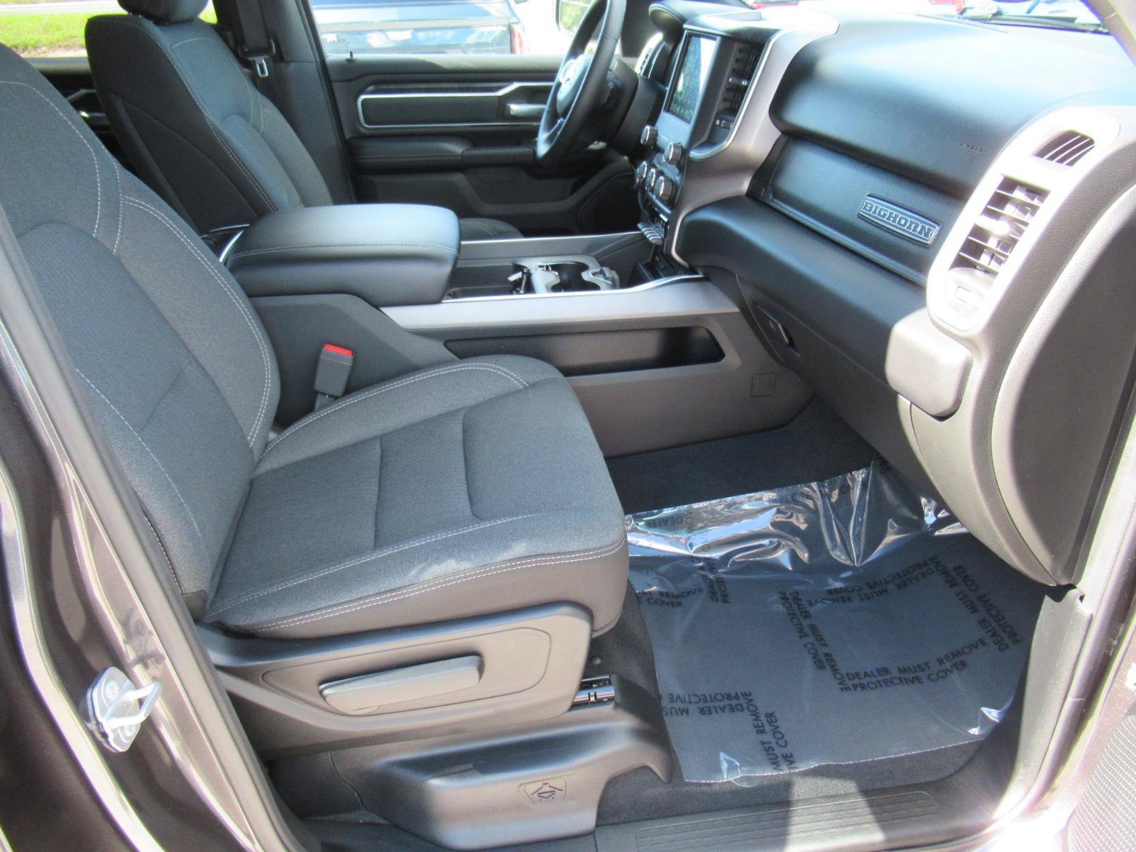 Used 2019 RAM 1500 4x4 Crew Cab image 10
