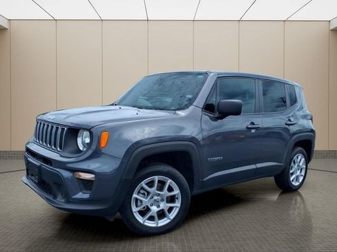 Used 2023 Jeep Renegade Latitude AWD/4WD image 2