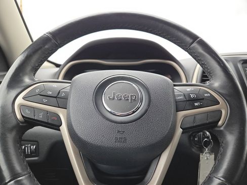 Used 2017 Jeep Cherokee Latitude image 29