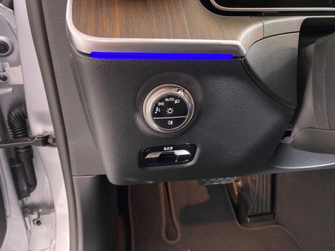 New 2025 Mercedes-Benz C 300 4MATIC Sedan image 18