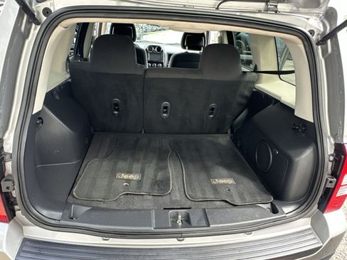 Used 2014 Jeep Patriot Latitude w/ Sun/Sound Group AWD/4WD image 32