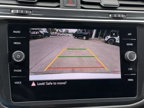 Used 2023 Volkswagen Tiguan SE image 19