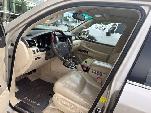 Used 2015 Lexus LX 570 4WD image 2