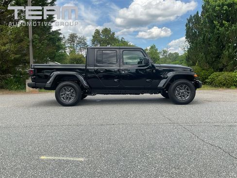 New 2025 Jeep Gladiator Sport image 29