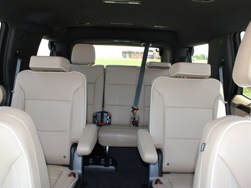 Used 2024 Chevrolet Tahoe Premier RWD image 14