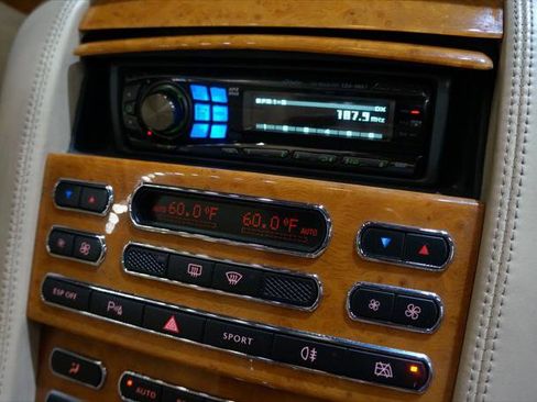 Used 2007 Bentley Azure image 21