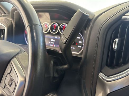 Used 2021 Chevrolet Silverado 1500 LT Trail Boss w/ Convenience Package II AWD/4WD image 16
