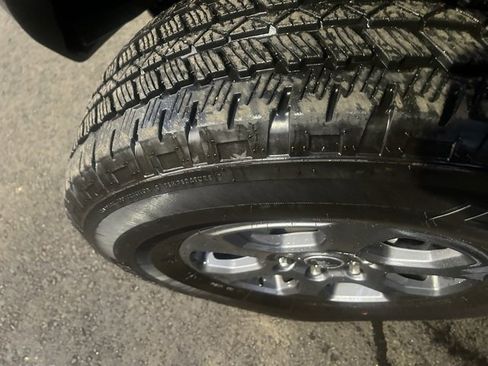 Used 2024 Ford Bronco Big Bend image 4