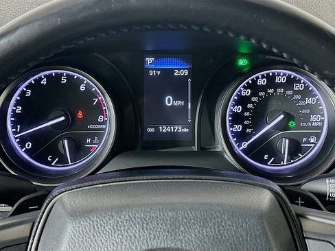 Used 2022 Toyota Camry SE image 13