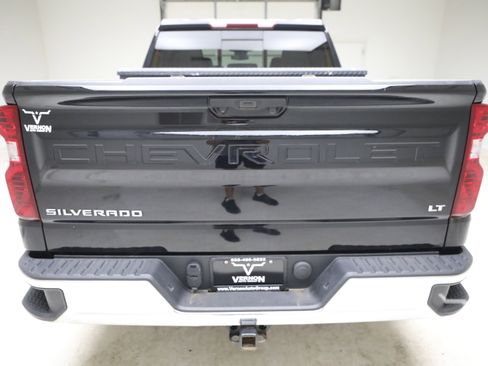 Used 2023 Chevrolet Silverado 1500 LT w/ Leather Package AWD/4WD image 4
