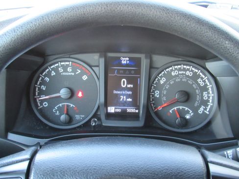 Used 2022 Toyota Tacoma SR image 18