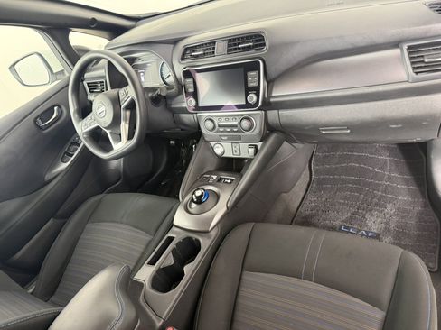 Used 2025 Nissan Leaf S FWD image 11