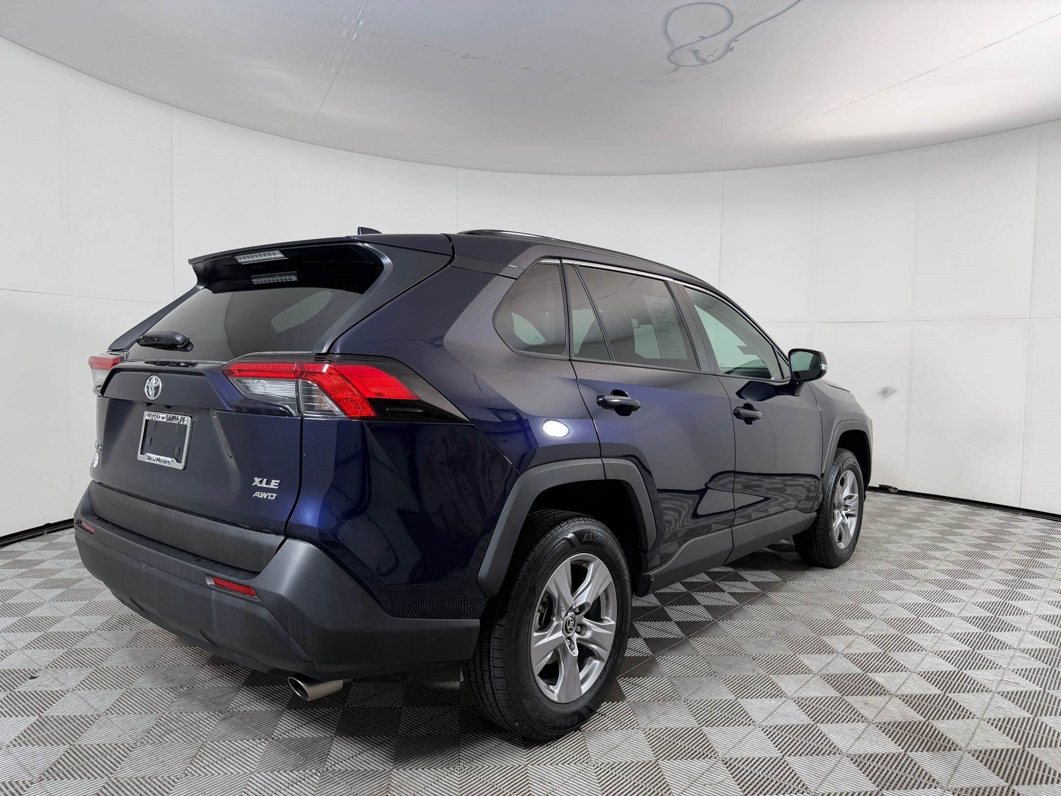 Used 2025 Toyota RAV4 XLE AWD/4WD image 9