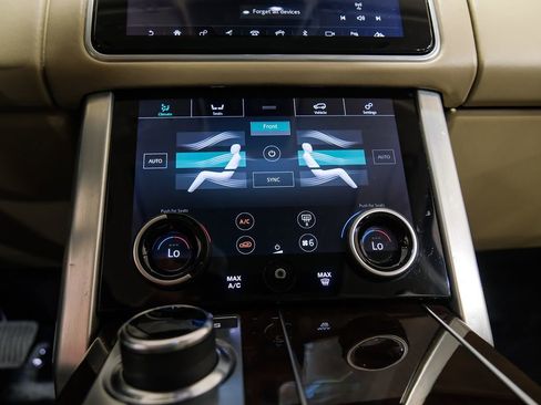 Used 2020 Land Rover Range Rover HSE image 28