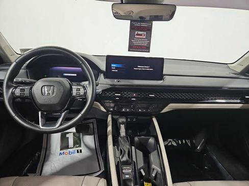 Used 2023 Honda Accord Touring image 12