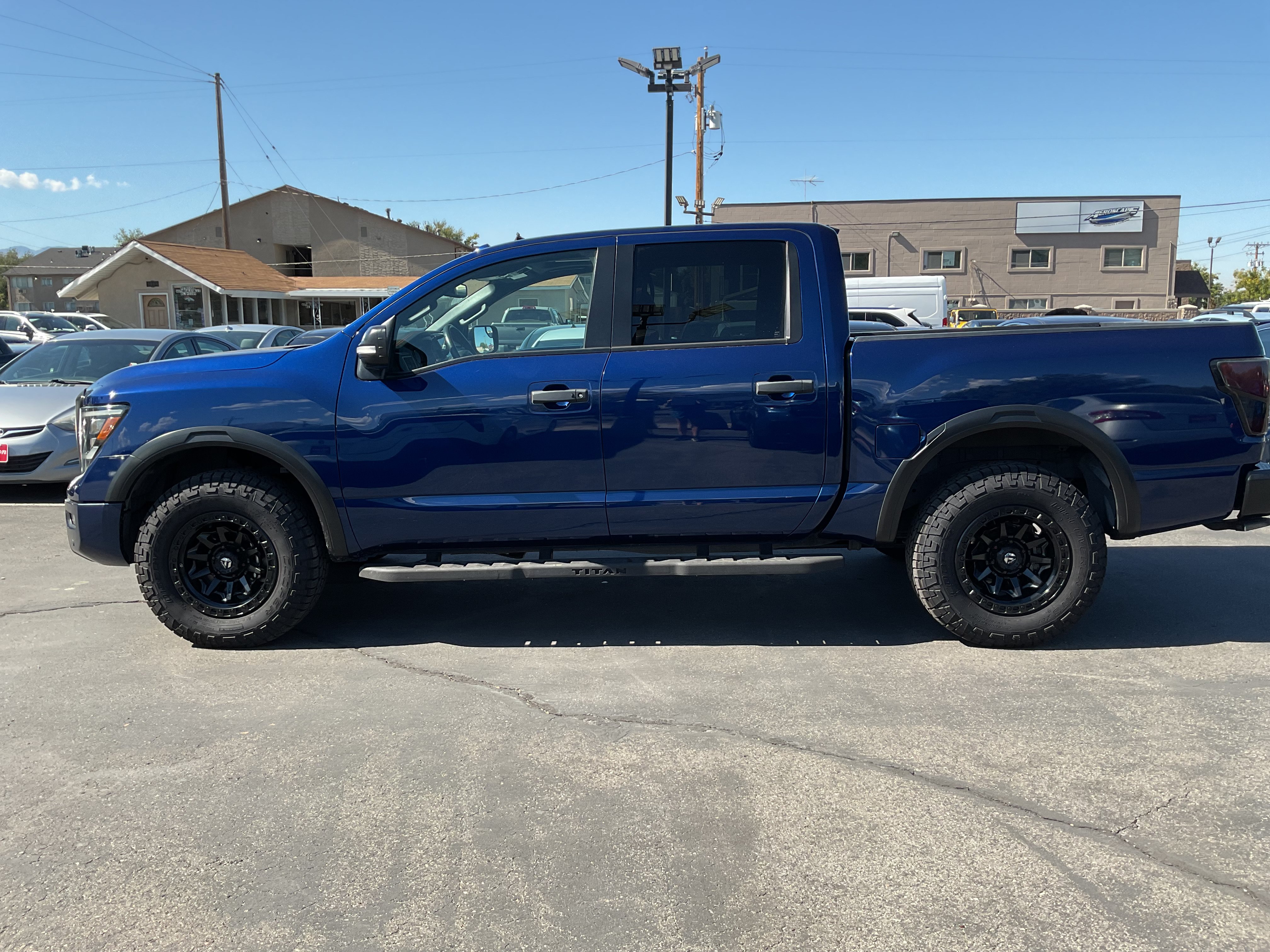 Used 2021 Nissan Titan PRO-4X w/ Pro-4x Convenience Package AWD/4WD image 5