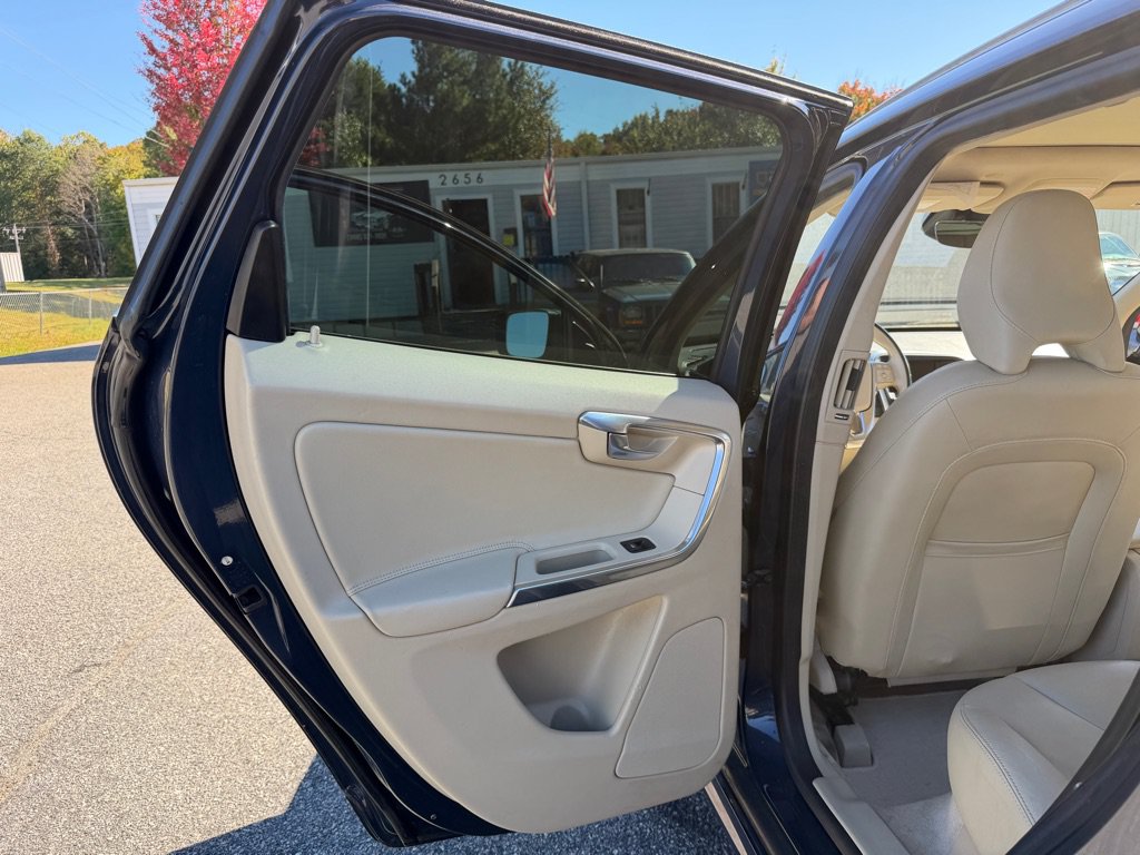 Used 2015 Volvo XC60 T5 AWD/4WD image 25