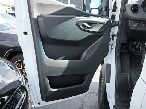 Used 2020 Mercedes-Benz Sprinter 2500 image 8