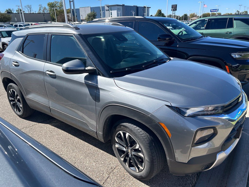 Used 2023 Chevrolet TrailBlazer LT FWD image 2