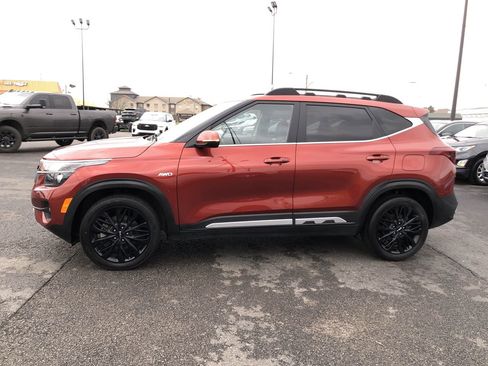 Used 2022 Kia Seltos Nightfall Edition image 3