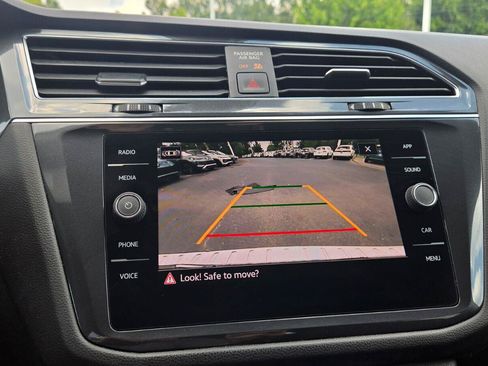 Certified 2022 Volkswagen Tiguan SE w/ Panoramic Sunroof Package FWD image 30