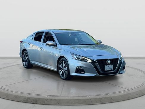 Used 2020 Nissan Altima 2.5 SV FWD image 1