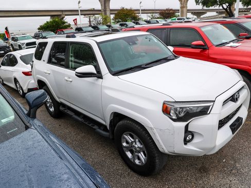Used 2022 Toyota 4Runner SR5 Premium w/ Moonroof Package image 7