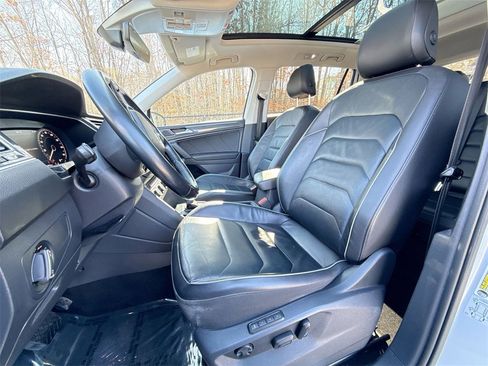 Used 2019 Volkswagen Tiguan SEL Premium image 13