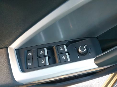 Used 2025 Audi Q3 2.0T Premium w/ Convenience Package image 28