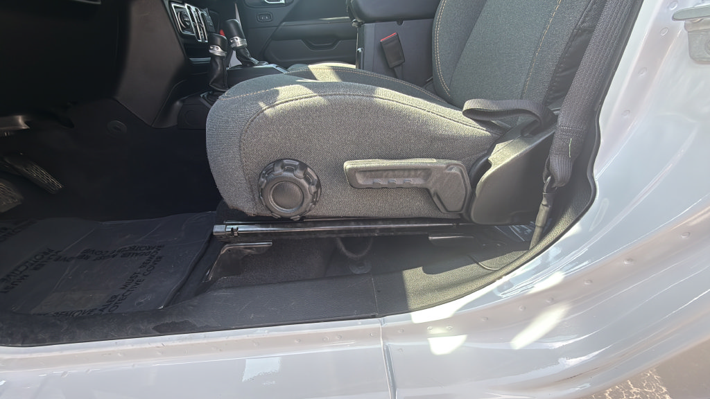 Used 2025 Jeep Wrangler Unlimited Sahara AWD/4WD image 17