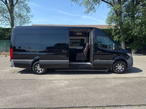 Used 2021 Mercedes-Benz Sprinter 2500 w/ Windows All Around Package image 24