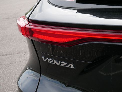 Used 2023 Toyota Venza Limited AWD/4WD image 17