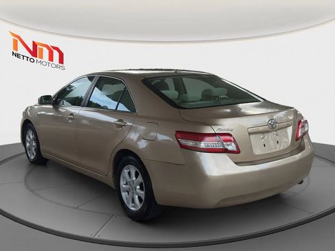 Used 2010 Toyota Camry LE image 3