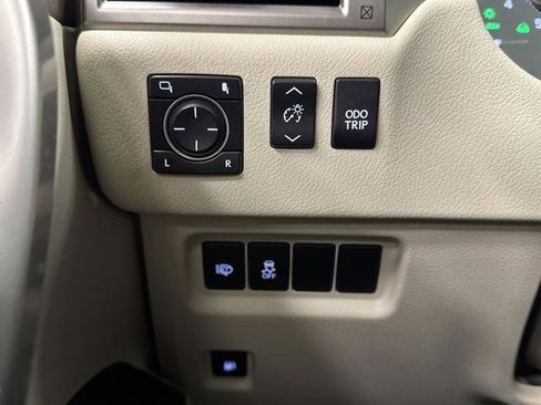 Used 2016 Lexus GX 460 w/ Premium Package image 26