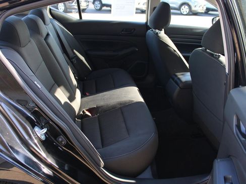 Used 2025 Nissan Altima 2.5 SV image 24